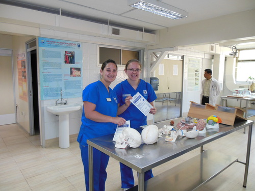 Sarah Post and Sara Pietila in the anatomy lab.JPG